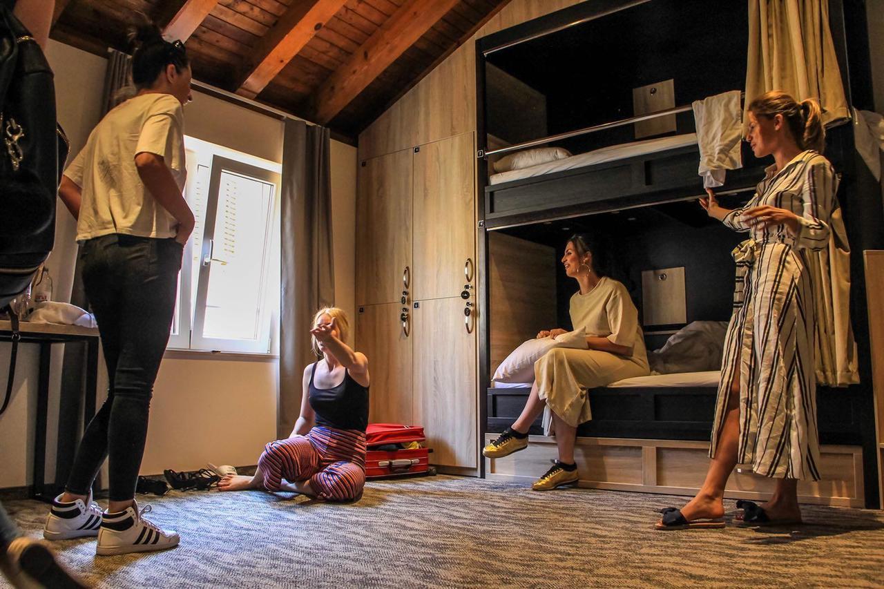 Posto Letto in Dormitorio Misto con 6 Letti