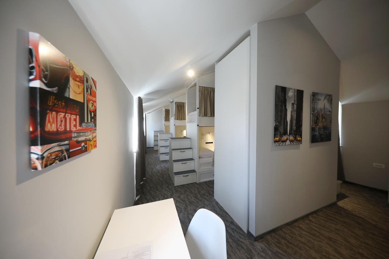 Posto Letto in Dormitorio Misto con 8 Letti e Bagno Privato